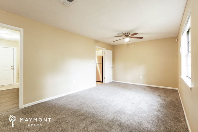 Building Photo - Spacious Four Bedroom
