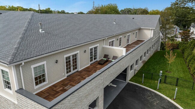 Building Photo - 340 Heights Rd