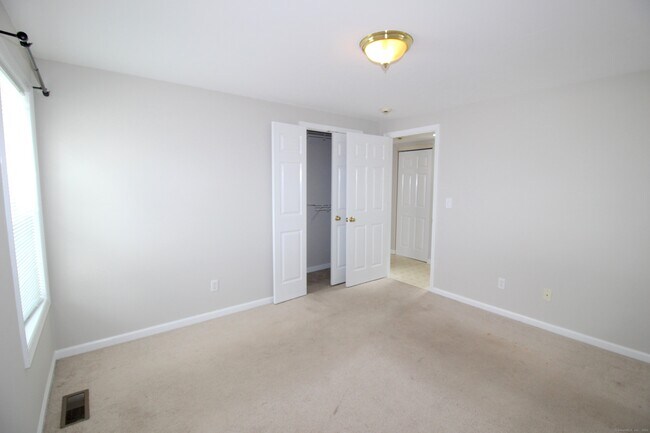 Building Photo - 67 Scofield Ave