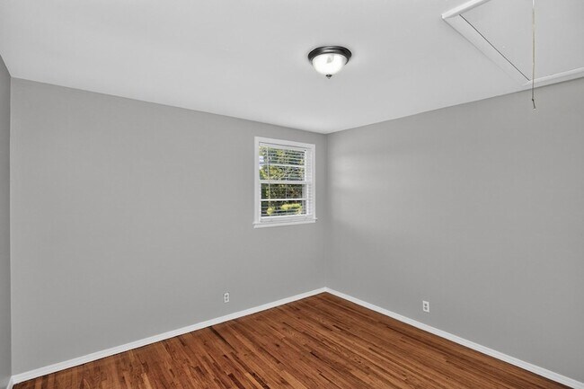 Building Photo - 261 Eisenhower Dr