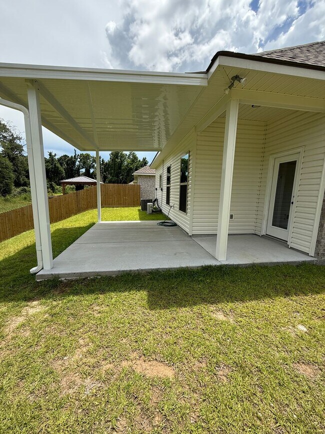 Building Photo - Move in Ready! Beautiful 3 Bedroom and 3 Baths New Construction Home