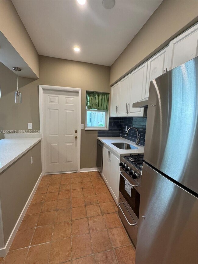 Building Photo - 725 NE 91st St