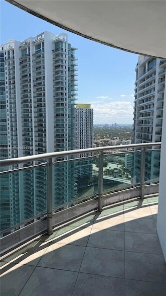Building Photo - 350 S Miami Ave