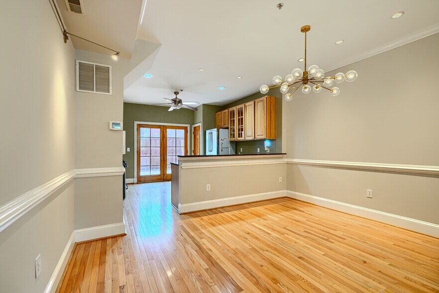 Building Photo - 706 S Bond St