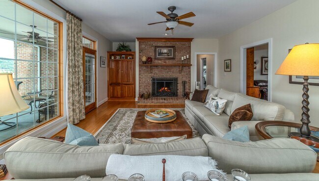 Building Photo - Majestic Custom Home