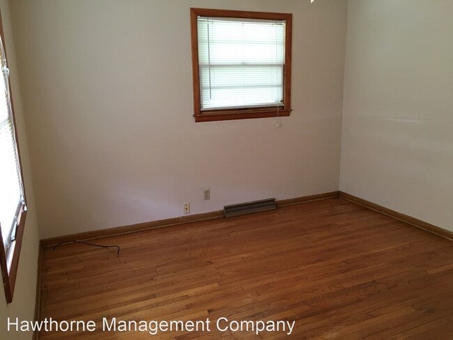 Building Photo - 2500-2502 Braemore Rd