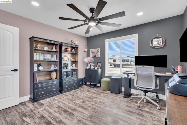 Building Photo - 59 Old Stagecoach Rd