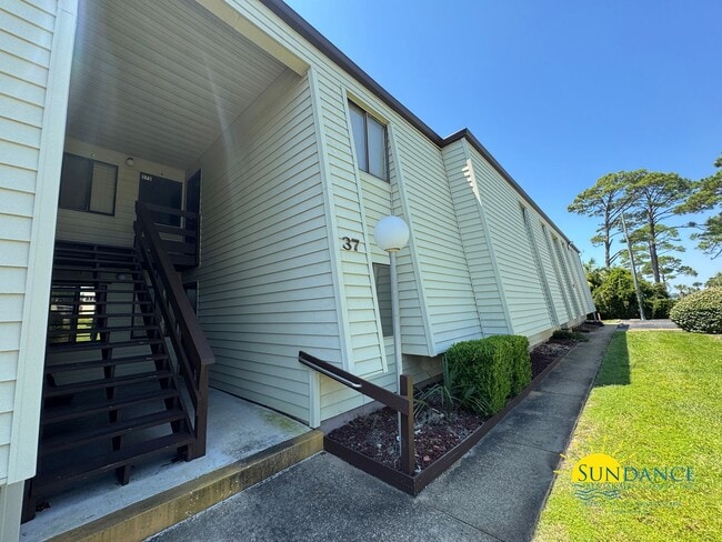 Building Photo - Waterfront 1-Bedroom Condo in FWB – Stunni...