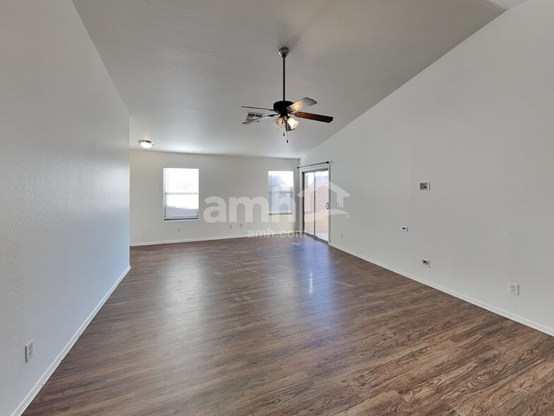 Building Photo - 14908 N 125th Ln