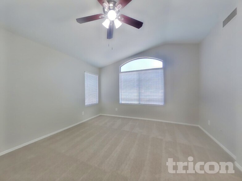 Building Photo - 13700 N 82nd Ln