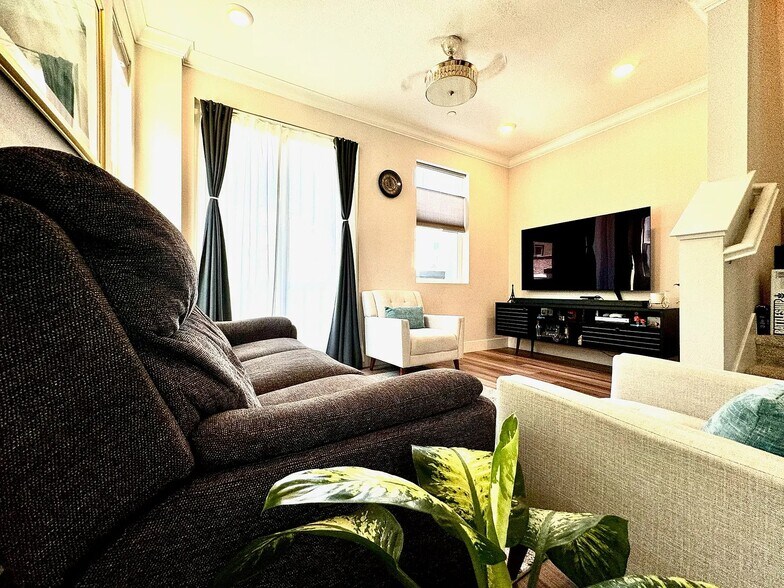 Building Photo - 1438 Cherry Cir