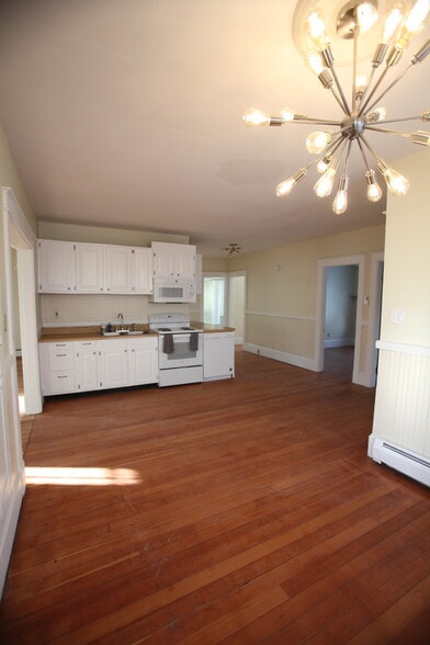 Kitchen / Dining - 7 June St