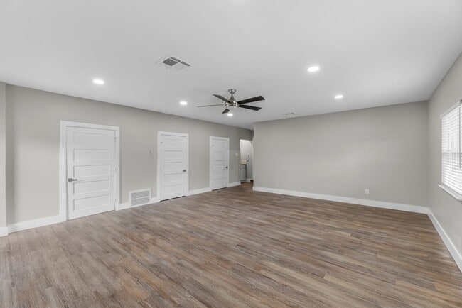 Building Photo - 8219 Wateka Cir