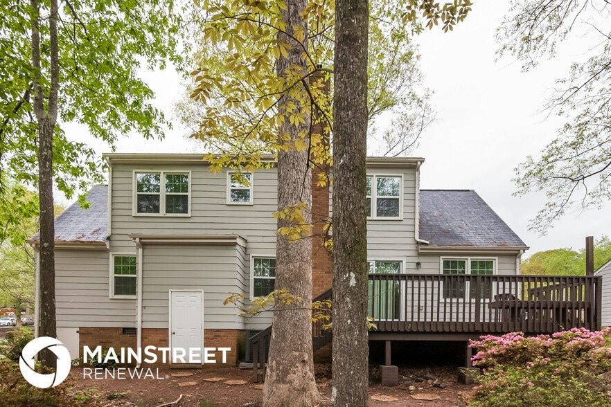 Building Photo - 5100 Chestnut Lake Dr