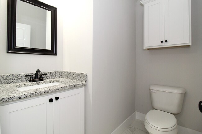 Building Photo - 11 Hillswick Dr