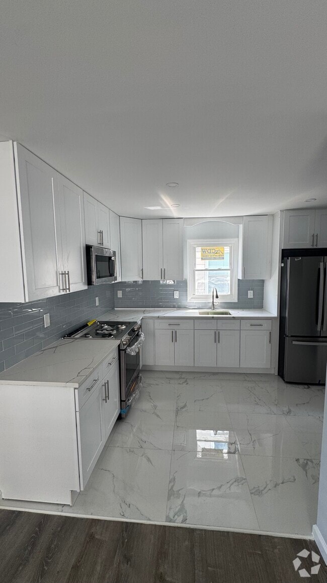Building Photo - 627 Avenue E