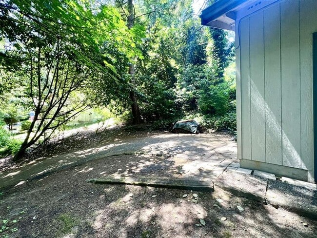 Building Photo - Relaxed 2-Bed, 1.5-Bath Home in a Quiet Gi...