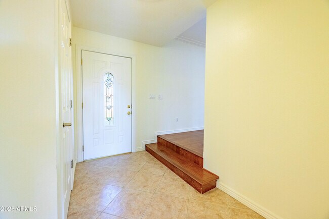 Building Photo - 2547 W Naranja Ave