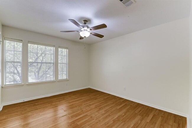 Building Photo - 29419 Fox River Dr