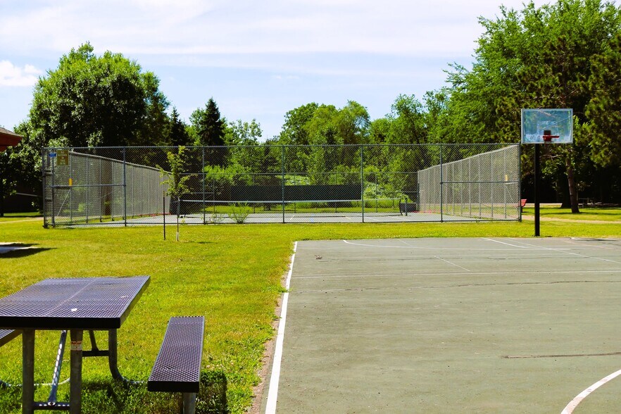 Building Photo - 1100 Mont Croix Dr