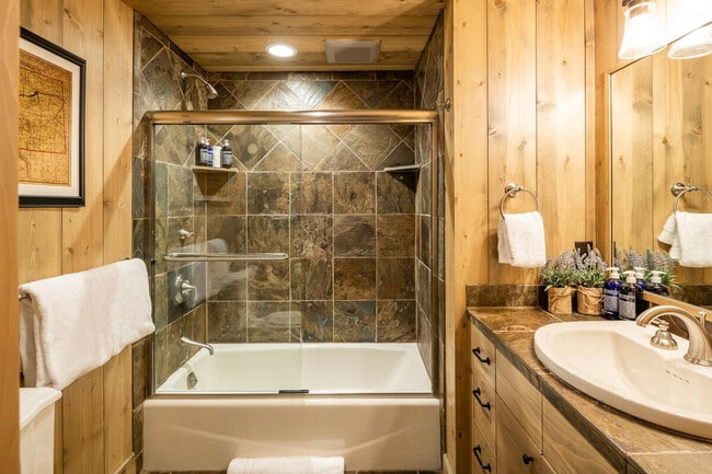 Building Photo - 5 Bandit Way