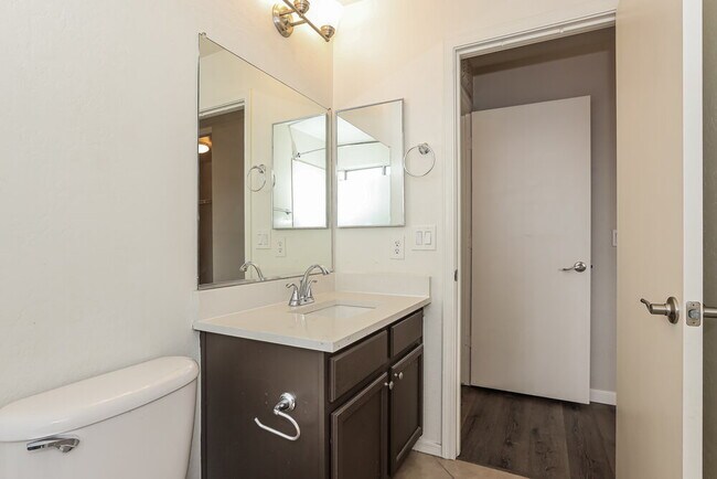 Building Photo - 12422 W Sharon Dr