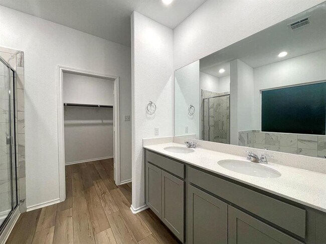 Building Photo - 433 Sebring Cir