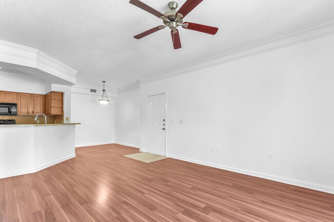Building Photo - 3110 Myrtlewood Cir E