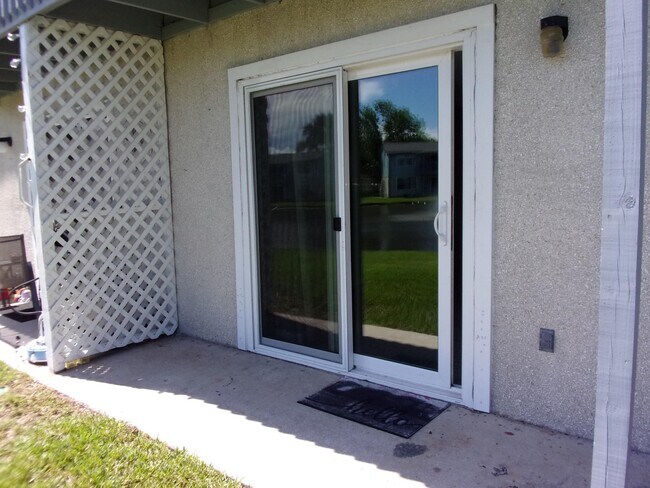 Building Photo - 700 W Pope Rd