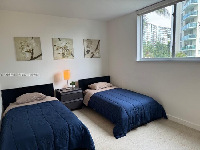 Building Photo - 4001 S Ocean Dr