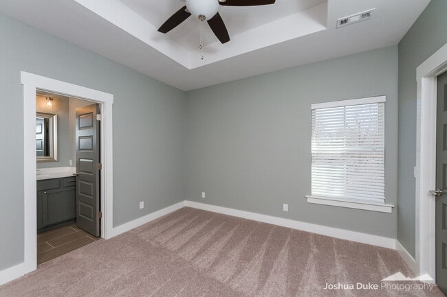 Building Photo - Pre-Leasing Modern Style Home Minutes from Campus and Downtown Fayetteville