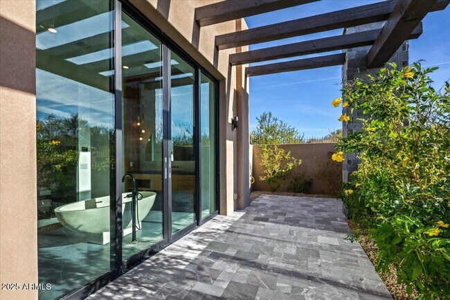 Building Photo - 10249 E Joy Ranch Rd