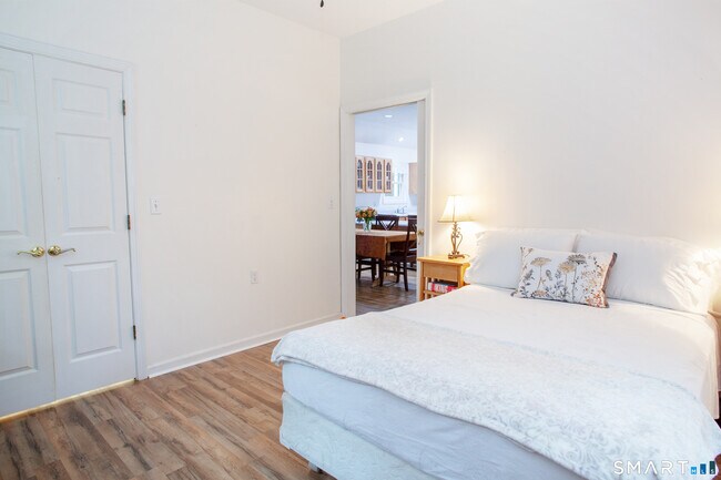 Building Photo - 11 Chiswick Ln