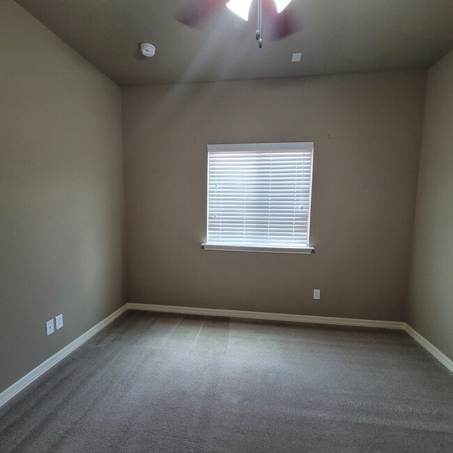 Building Photo - 14513 Meadow Lawn