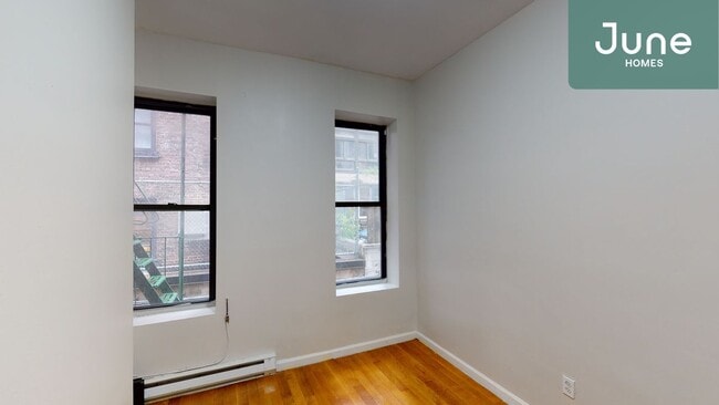 Primary Photo - Full room in 3-bed/1.0-bath Home
