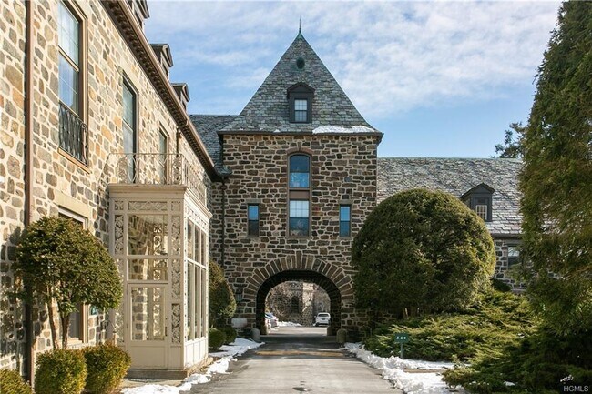 Primary Photo - 341 Furnace Dock Rd