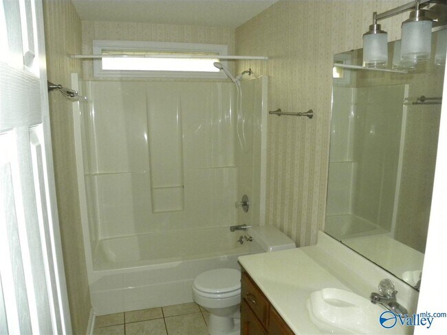 Building Photo - 104 Prairie Ct