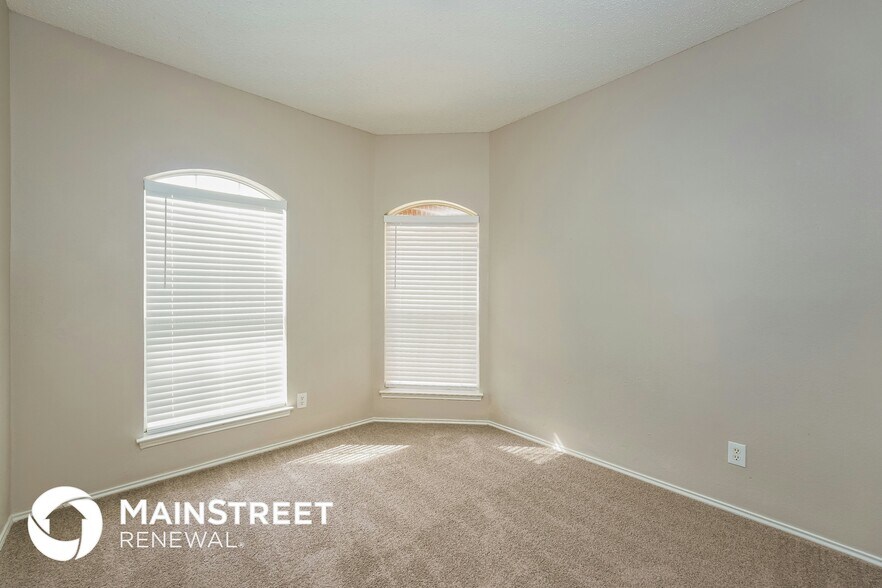 Building Photo - 2700 Forest Creek Dr