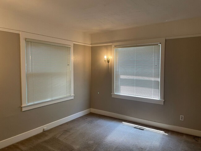 Building Photo - 1 Bedroom 1 Bathroom Duplex in Midtown Sac...