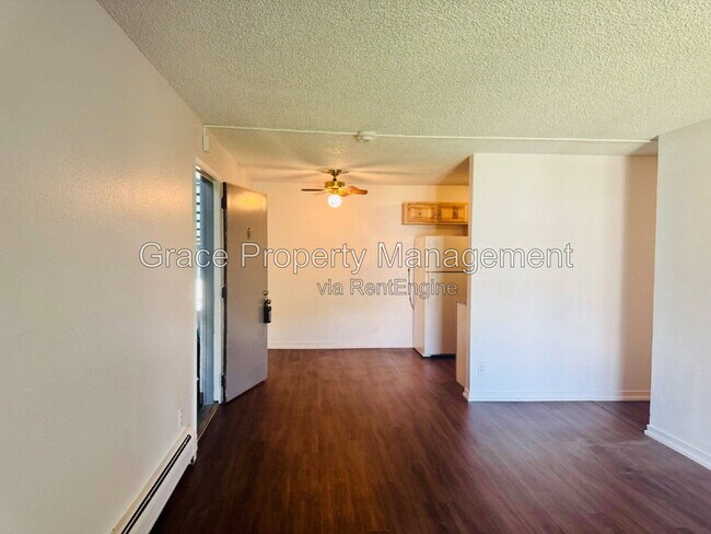 Building Photo - 501 Golden Cir