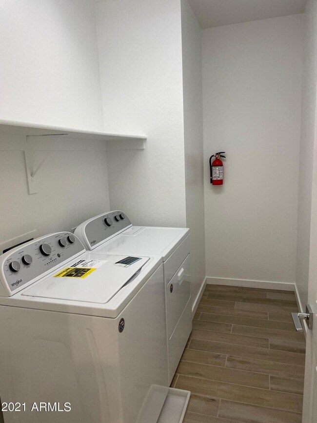 Building Photo - 901 S Smith Rd