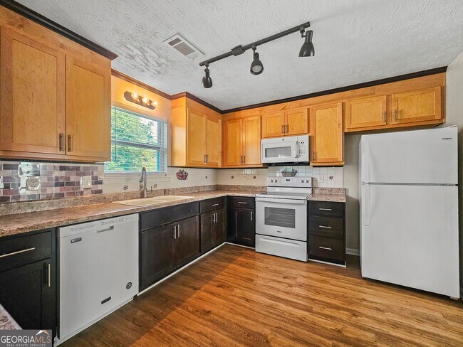 Building Photo - 80 Forest Brook Dr