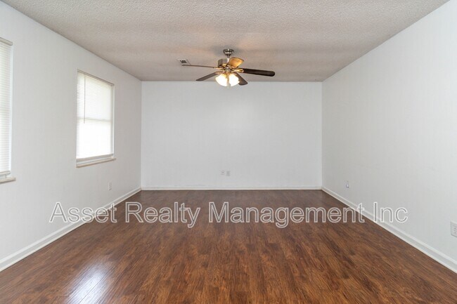 Building Photo - 2821 Vicksburg Ln