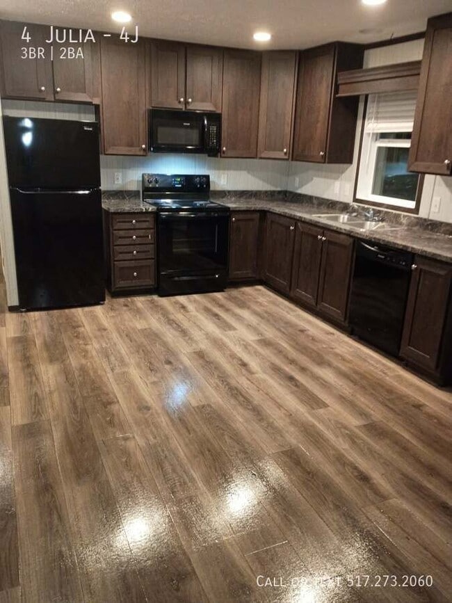 Building Photo - 4 Julia