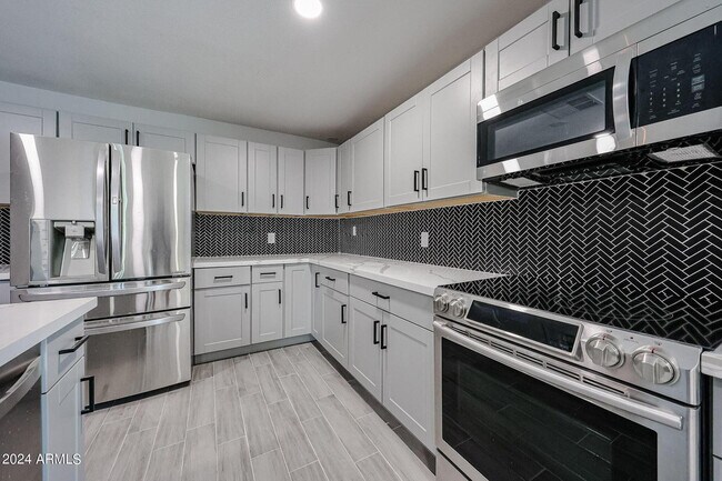 Building Photo - 11207 S Iroquois Dr