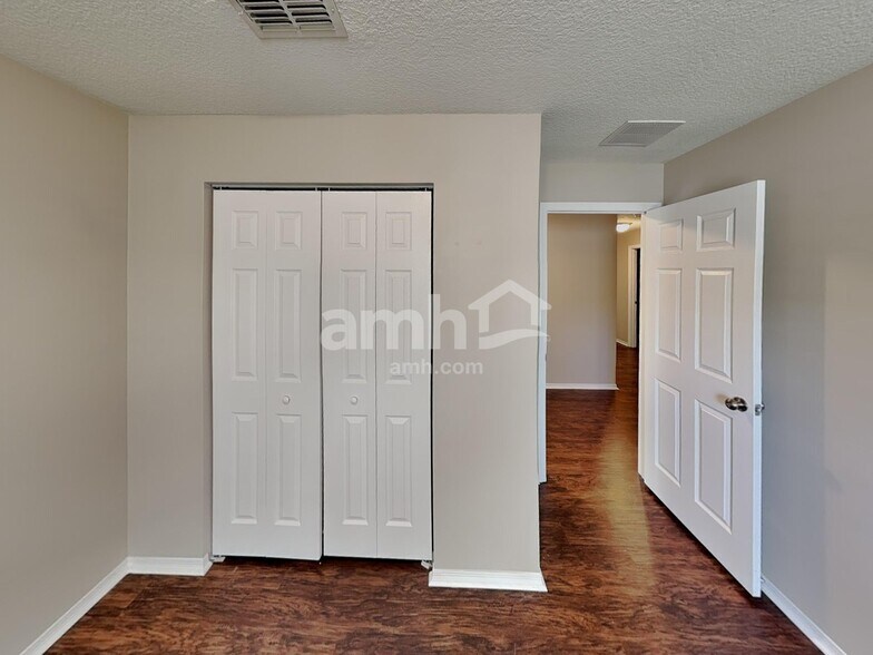 Building Photo - 7271 Wakeview Dr