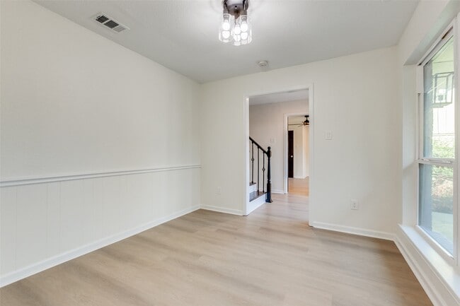 Building Photo - 1424 Stagecoach Dr