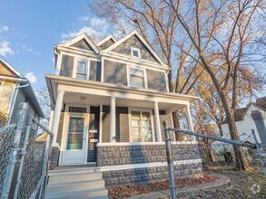 Building Photo - Beautiful 2 bedroom Upper Level Duplex