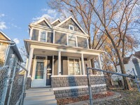 Building Photo - Beautiful 2 bedroom Upper Level Duplex