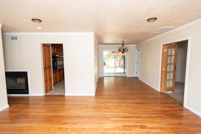 Building Photo - 307 N 3rd St